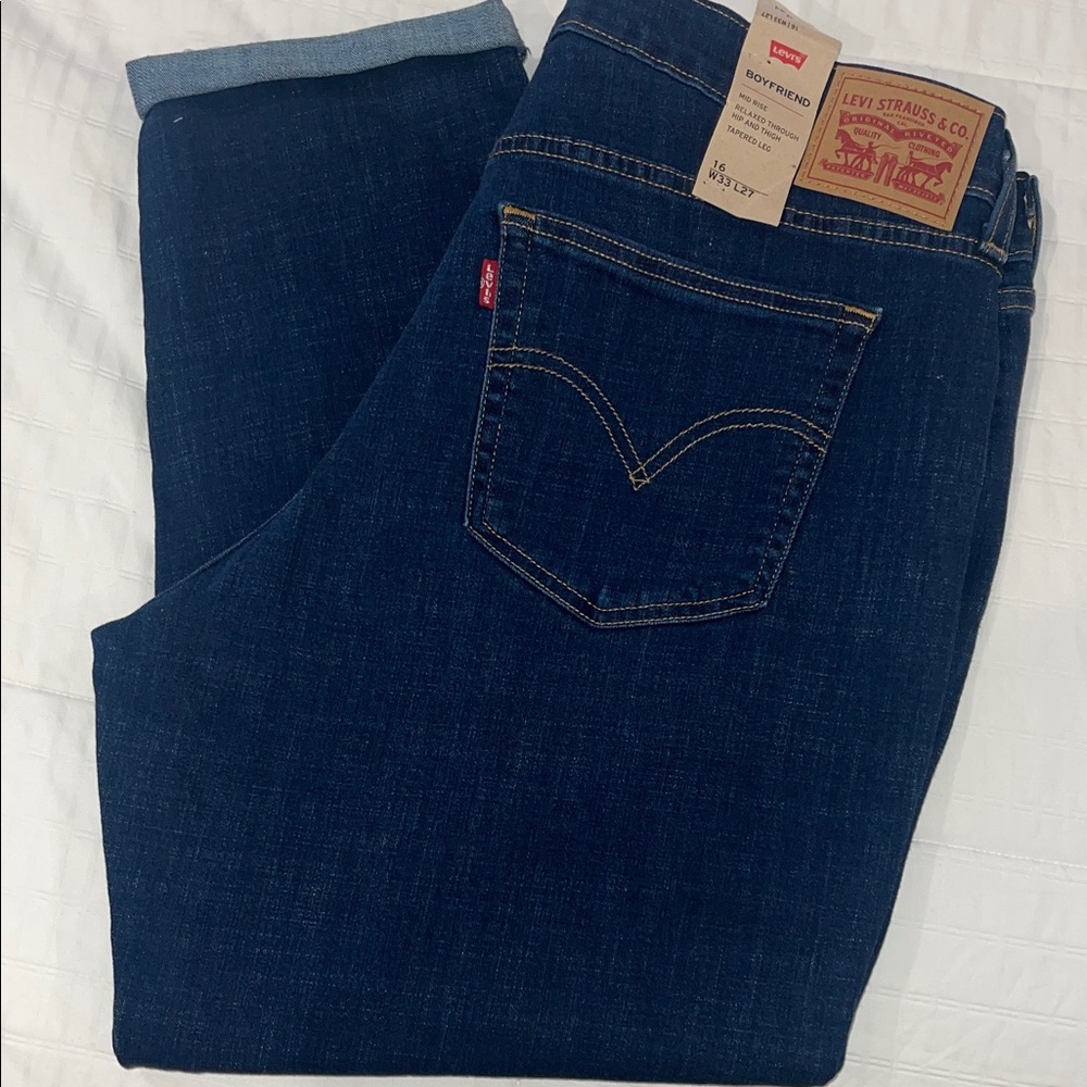 Levi's women’s Dark Indigo boyfriend Jeans sz 33 very stretchy